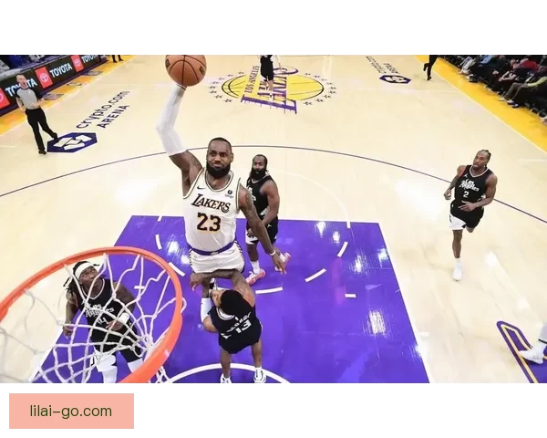 41岁詹姆斯连续六场暴扣领衔25+5+5记录 还能再战多久